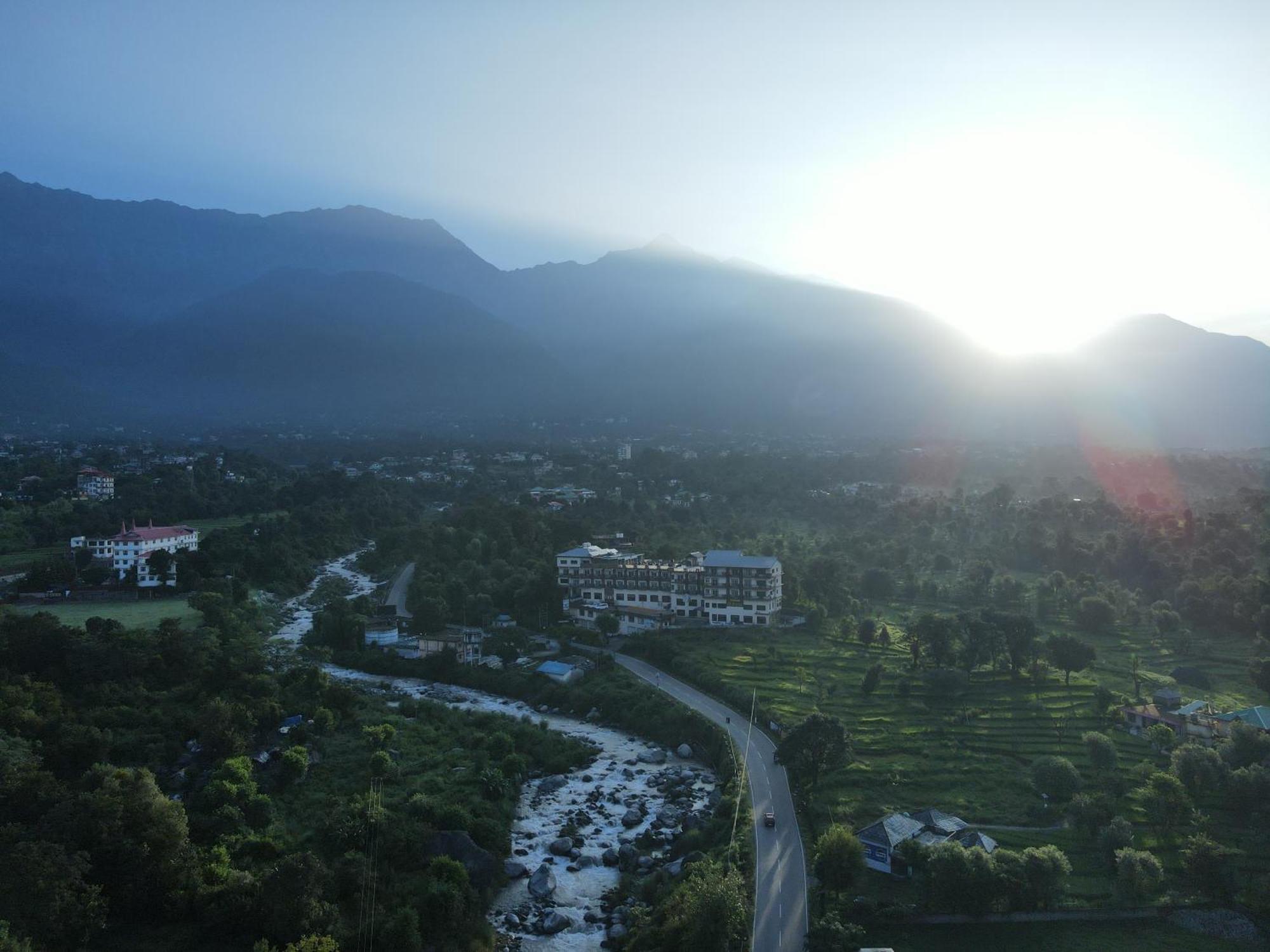 D'Polo Club & Spa Resort Dharamshala Bagian luar foto